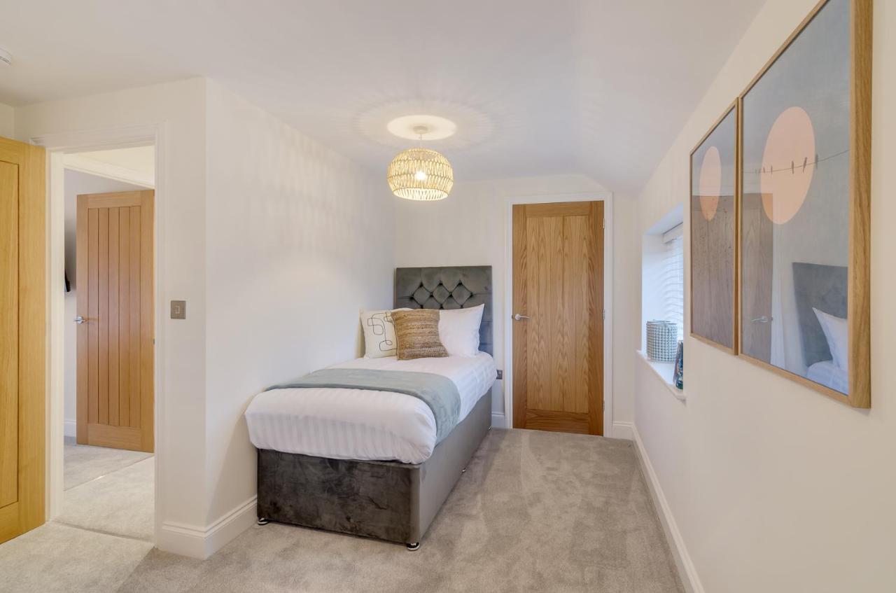Spacious 6-Bed Home, Near The Norfolk Broads Clippesby Exterior photo