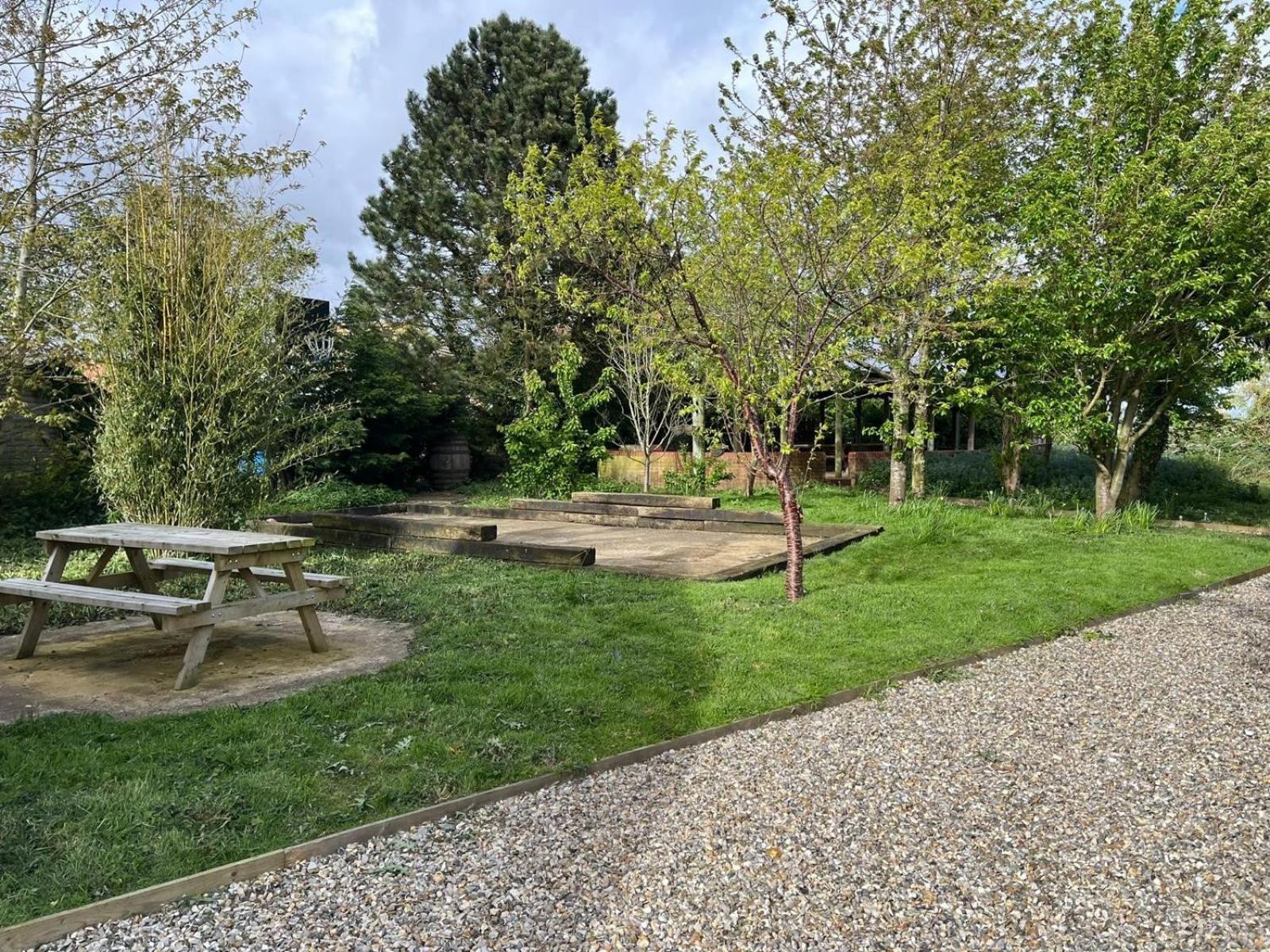 Spacious 6-Bed Home, Near The Norfolk Broads Clippesby Exterior photo